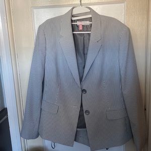 KASPER 2 pc suit… I absolutely live this suit.  In perfect condition!